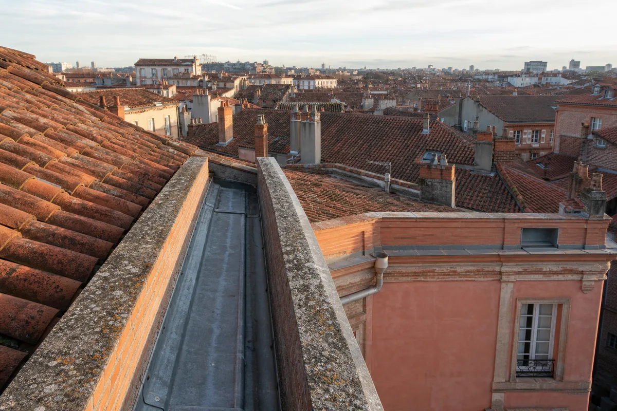 Couvreur zingueur à Toulouse : chéneaux, gouttières, zinc